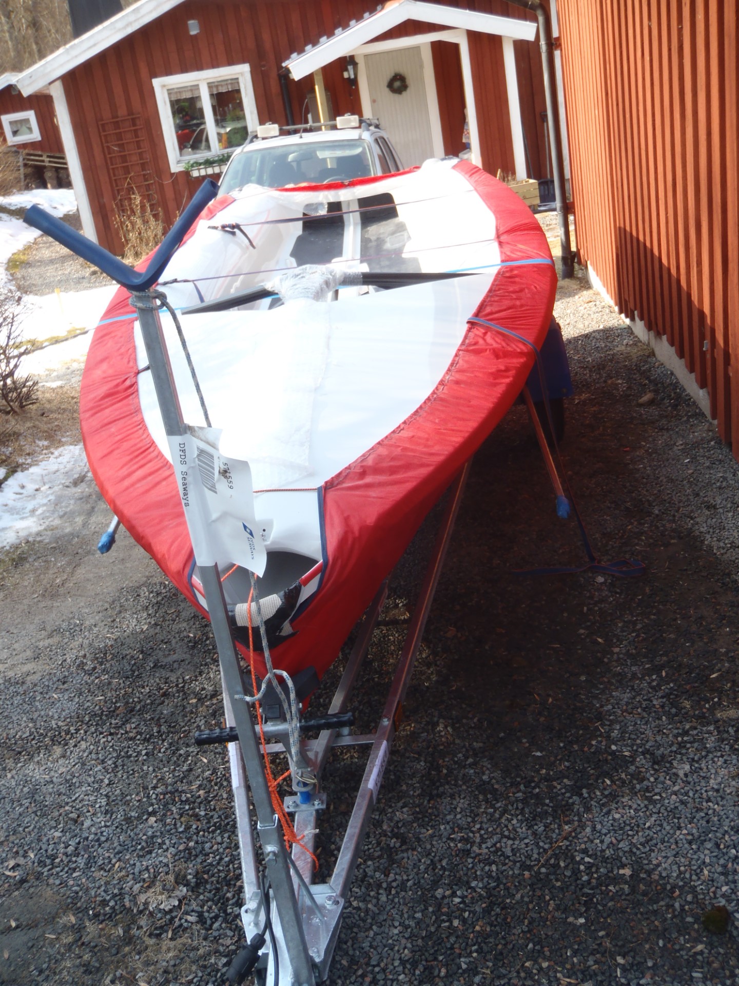 Äntligen hemma! jag fick hem båten rå skärtorsdagen.  Bruce Parker var vänlig nog att köra den till DFDfs terminalen i Immingham där den gick  med båt till Göteborg.